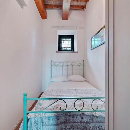 Stunning Apartment In Mombaroccio Near Metauro River Dış mekan fotoğraf