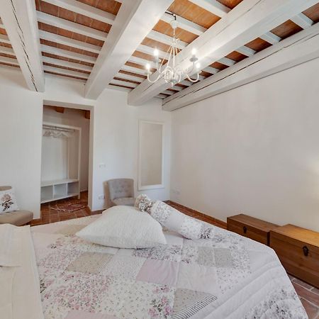 Stunning Apartment In Mombaroccio Near Metauro River Dış mekan fotoğraf