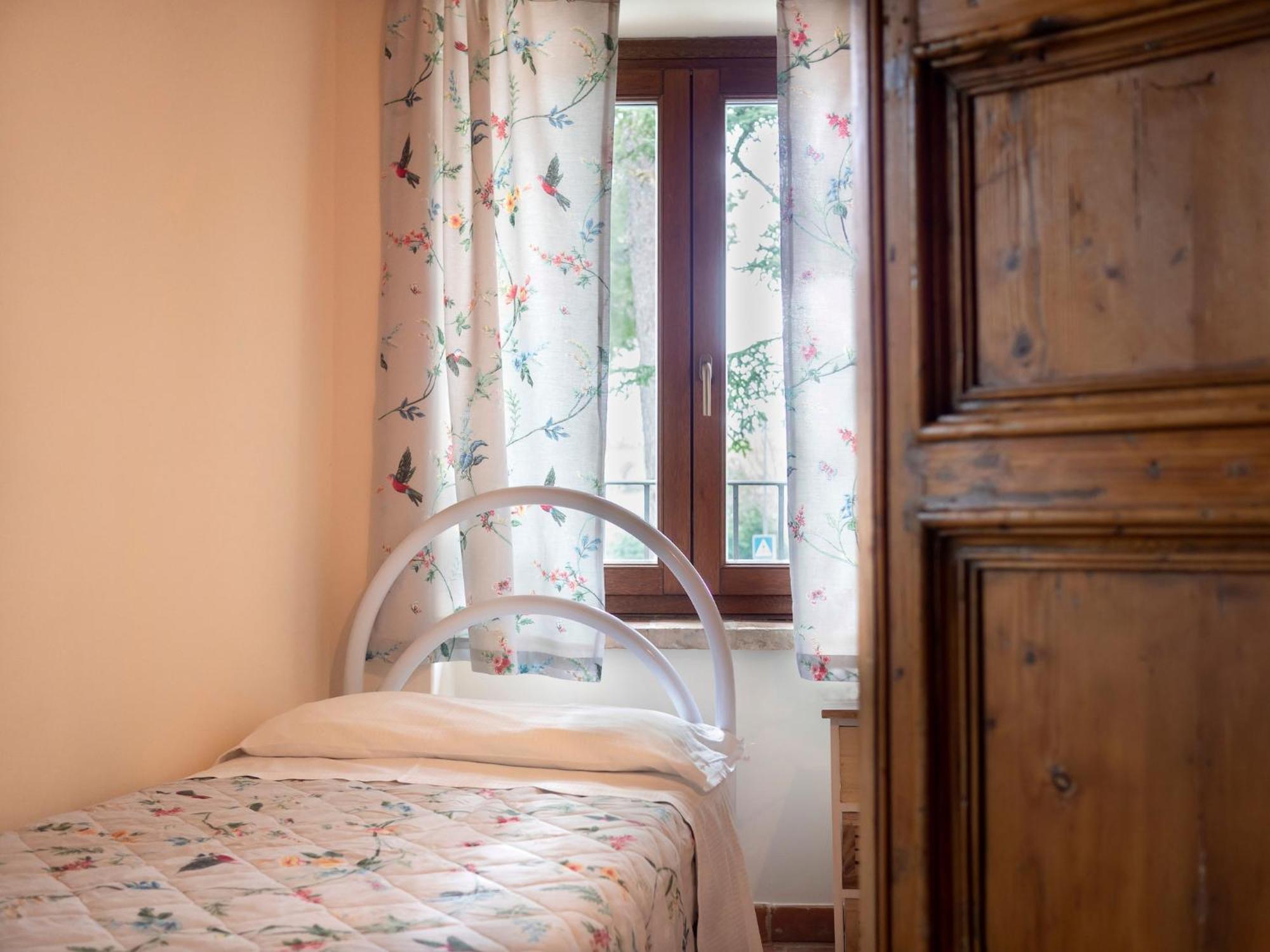 Stunning Apartment In Mombaroccio Near Metauro River Dış mekan fotoğraf