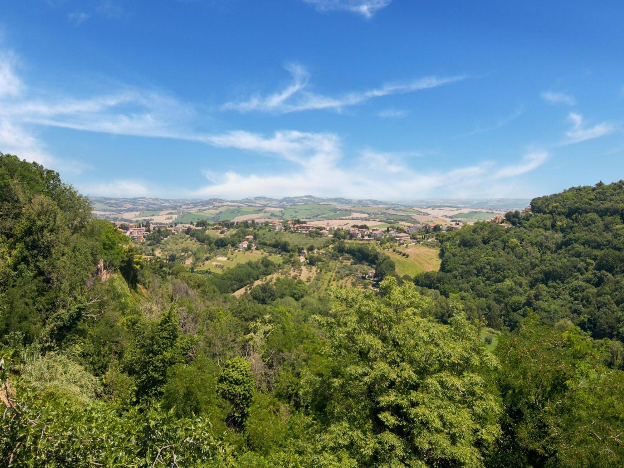Stunning Apartment In Mombaroccio Near Metauro River Dış mekan fotoğraf